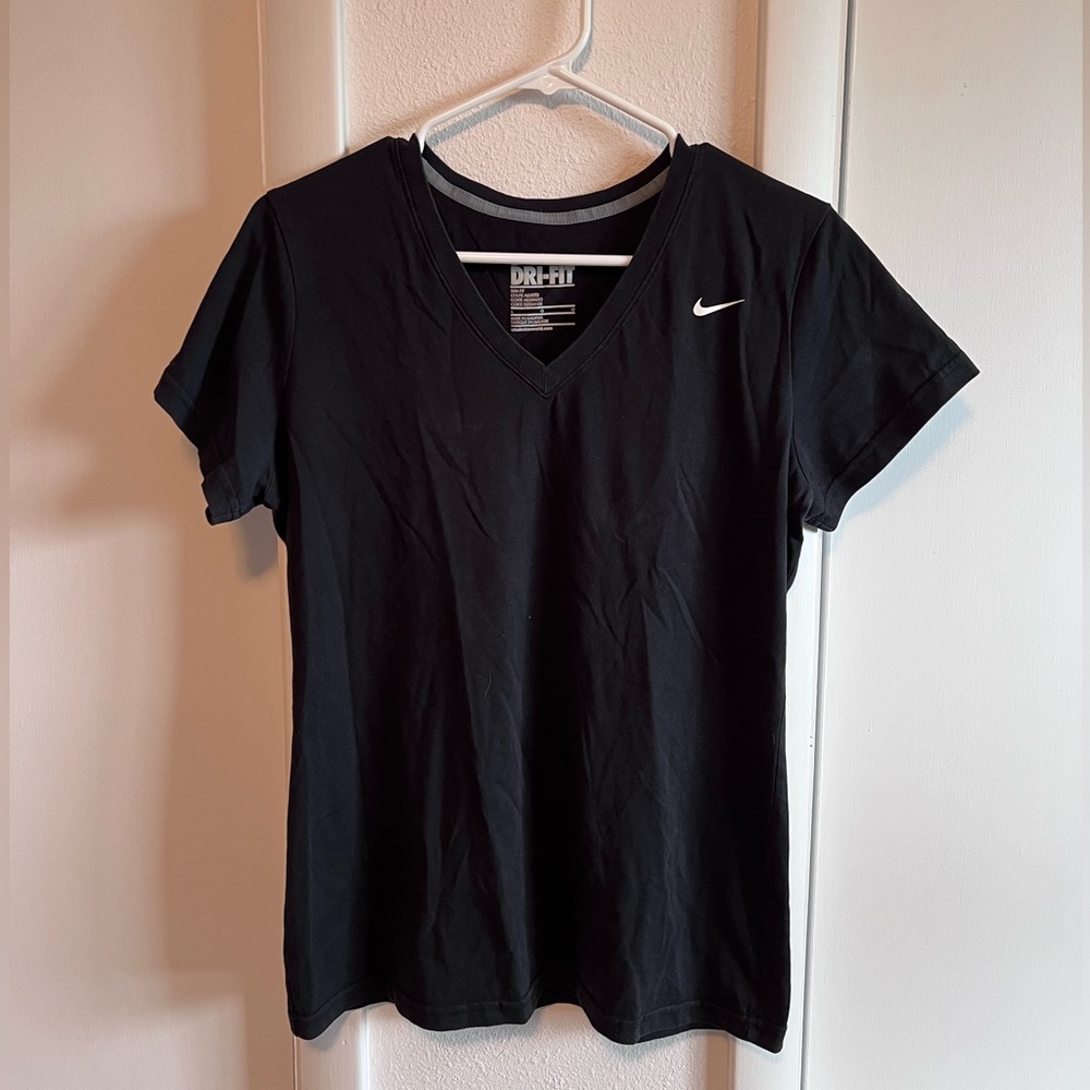 Women’s Nike drifit tee, Large